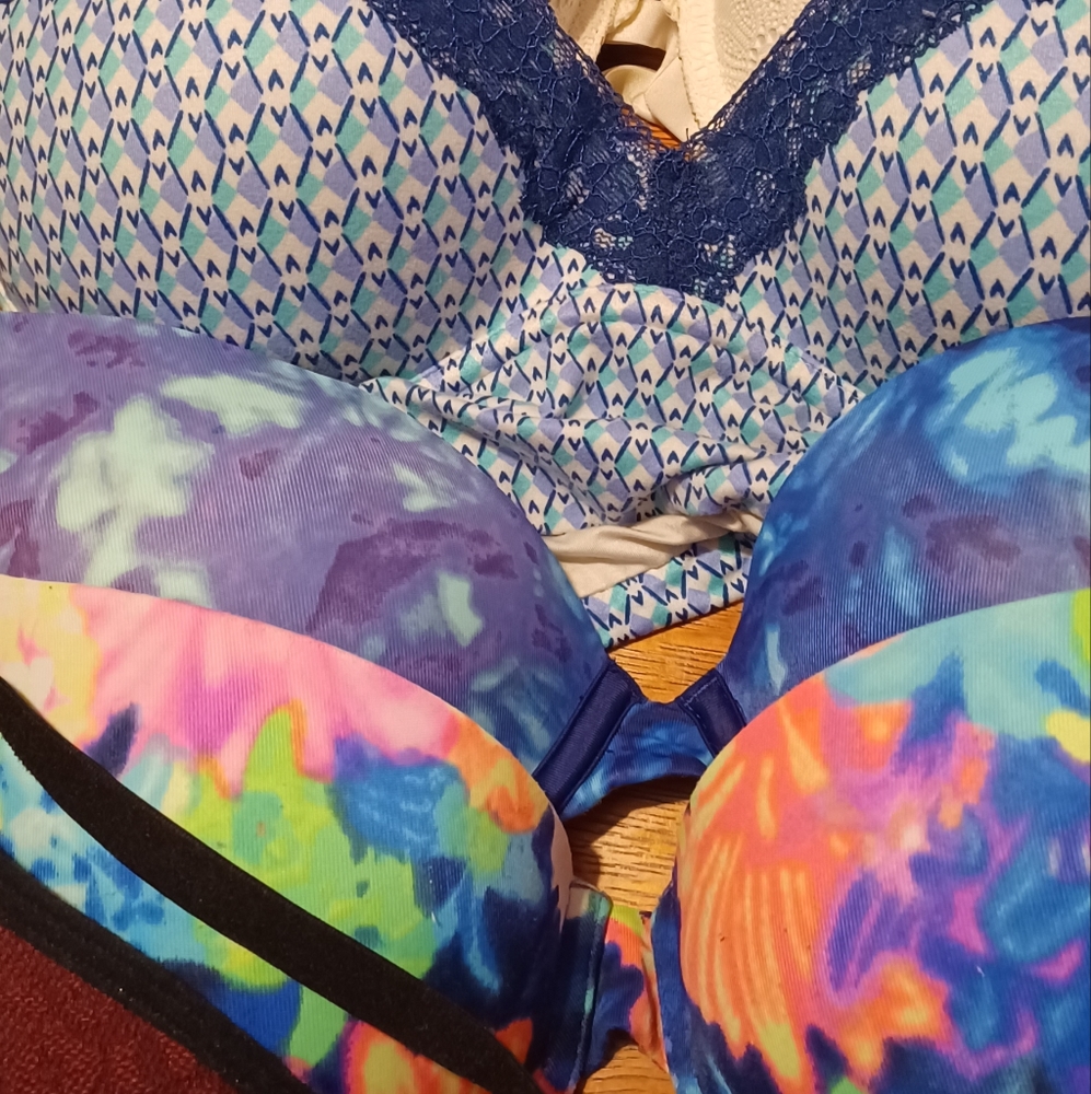 11 Victoria Secret bras 34c - Picture 3 of 5